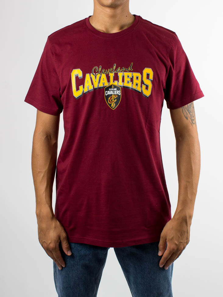 camiseta new era de los cavaliers